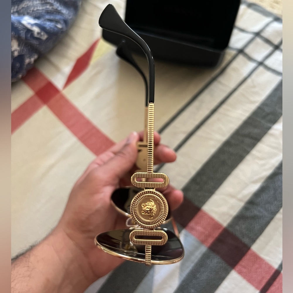 Versace glasses very good condition used them 2-3 times but doesnt suit my face.